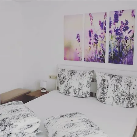 Lavanda Apartment Rust